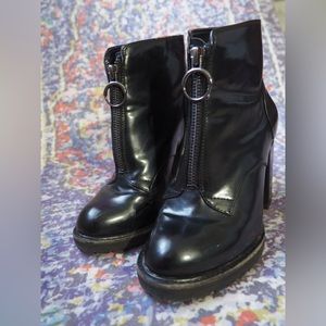 Gianni Bini platform heel o ring boots